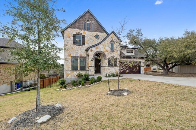 Building Photo - 921 Valley View Dr