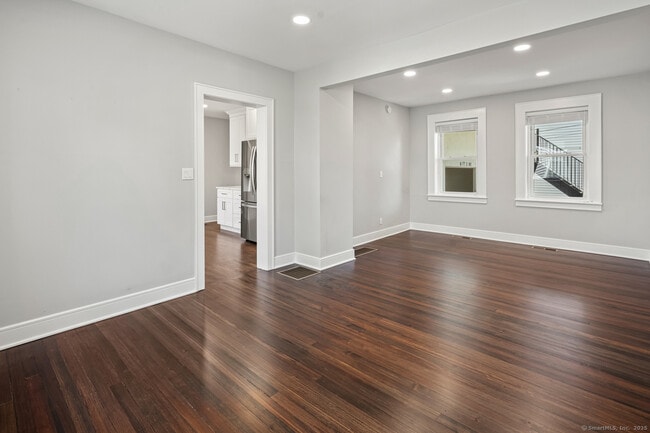 Building Photo - 252 Seaside Ave
