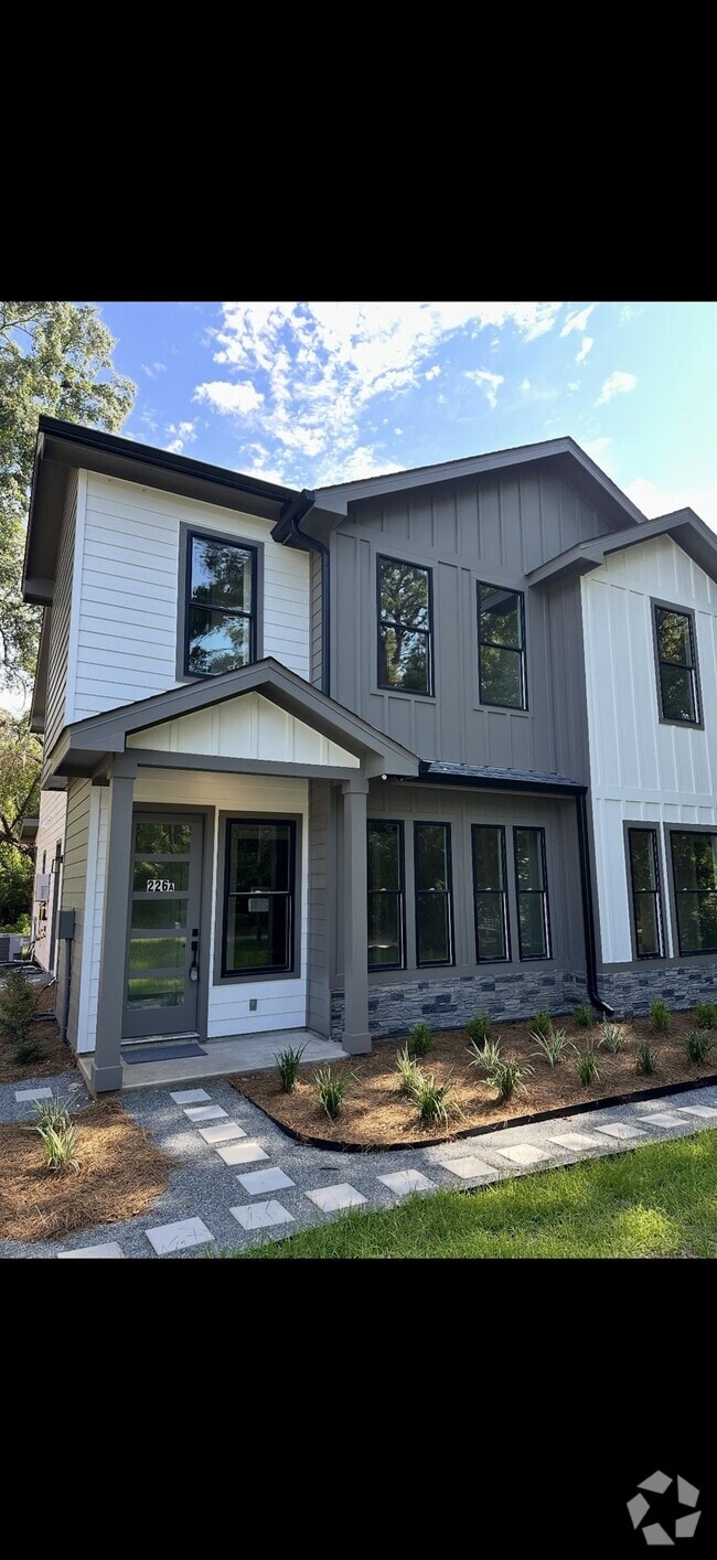 Building Photo - 226 E Bradford Rd