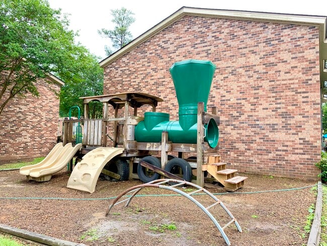 Building Photo - 402 Andrea Ln