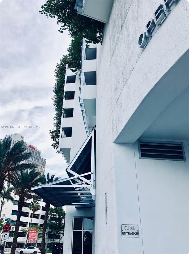 Building Photo - 1750 N Bayshore Dr