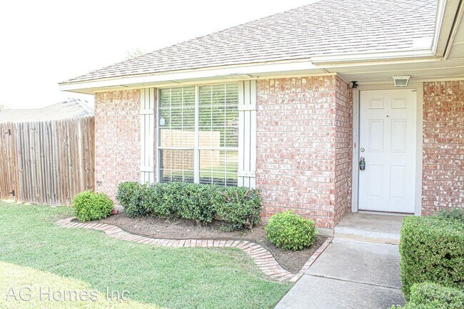 Building Photo - 3 br, 2 bath House - 11404 Glade Ave