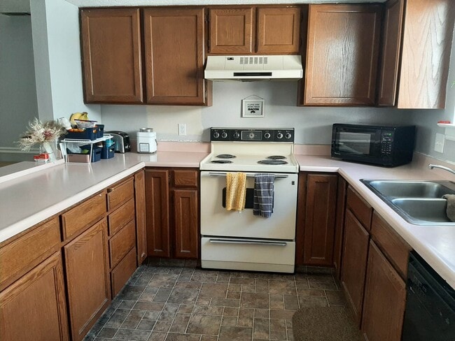 kitchen - 681 N 100 E