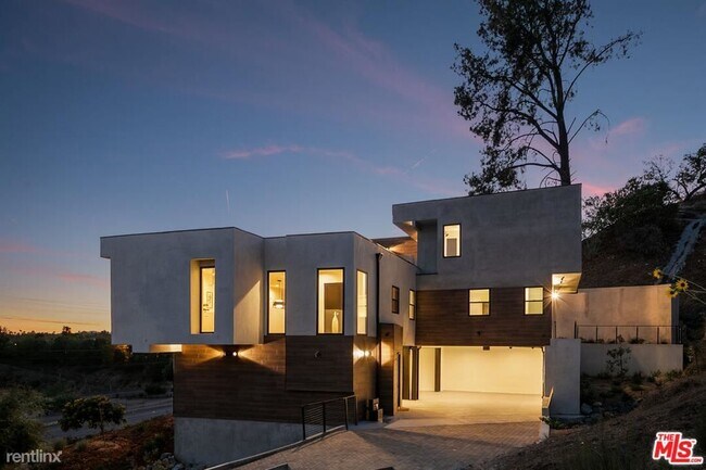 Building Photo - 5 br, 6 bath House - 3231 New York Drive