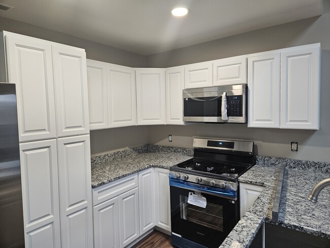 Building Photo - 5 Brandywine Ct