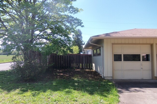 Building Photo - Charming home edge of Corvallis, close to ...