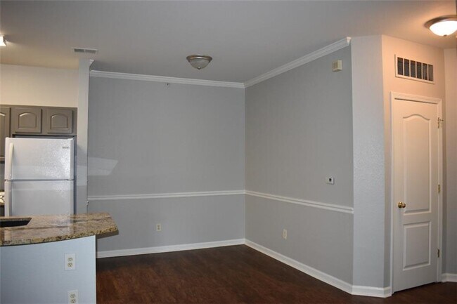 Building Photo - 12863 Tradd St