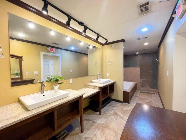 Foto del edificio - NEWER 4 bedroom house