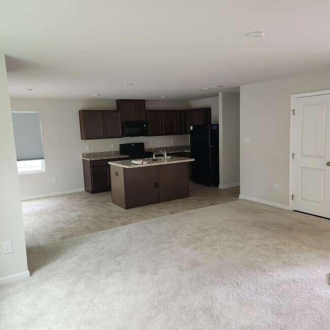 Building Photo - 312 Normandy Cres