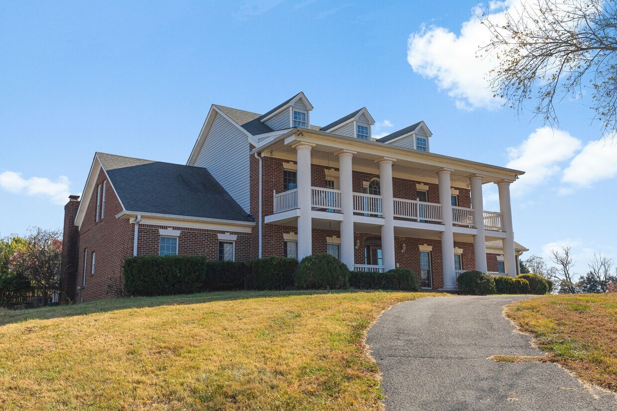 Foto principal - 2101 Old Hillsboro Rd