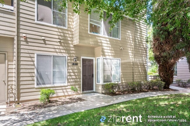 Foto del edificio - 1660 Parkview Green Cir