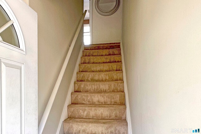 Building Photo - 30 1/2 Bartlett Ave