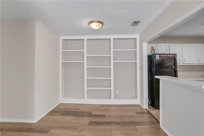 Foto del edificio - 1408 Country Park Dr