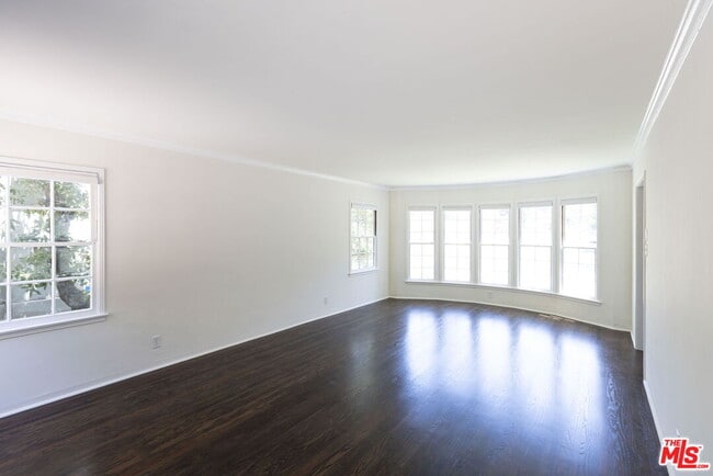 Foto del edificio - 2547 Canyon Dr