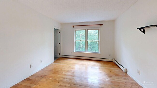 Foto del edificio - Spacious 3-Bedroom Condo in Lebanon, NH