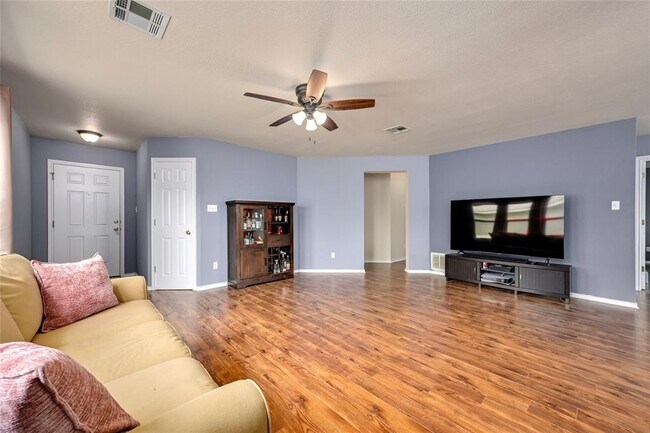 Building Photo - 205 Wegstrom St