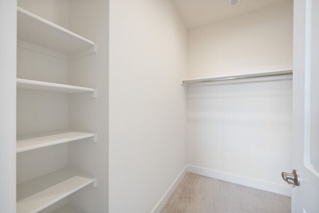 Foto del edificio - 5112 Ward Rd
