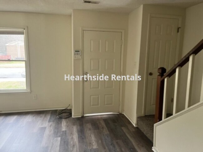 Foto del edificio - **2 Bedroom 2.5 Bath Townhouse Located Nea...