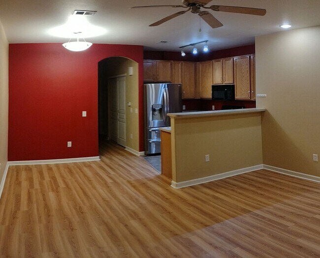 Foto del edificio - 833 E 98th Ave