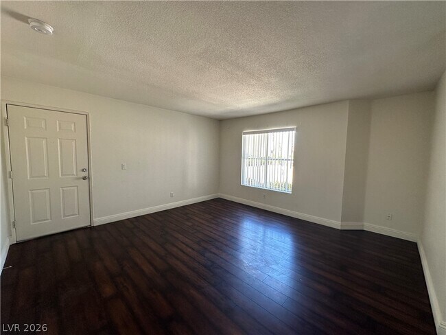 Foto del edificio - 6800 E Lake Mead Blvd