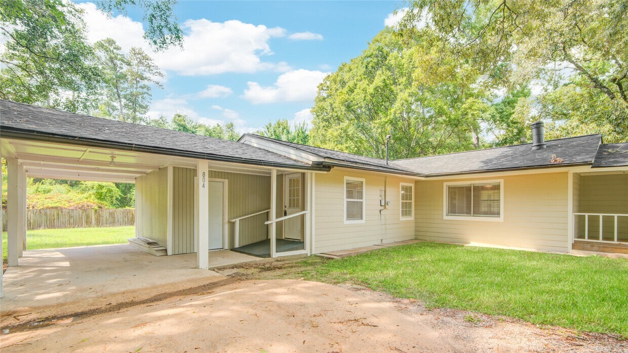 Foto principal - 804 Chickasaw Dr