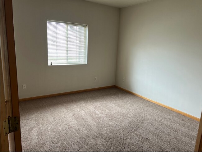 Foto del edificio - 2825 Triple Crown Ln