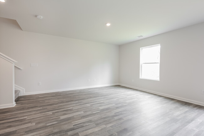Building Photo - 128 Colonial Walk