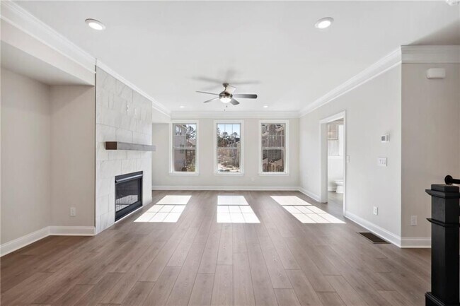 Foto del edificio - 1358 Live Oak Ln