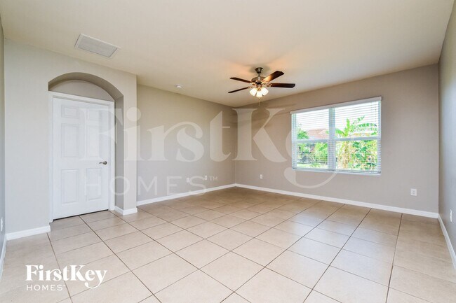 Foto del edificio - 2704 SW 32nd St