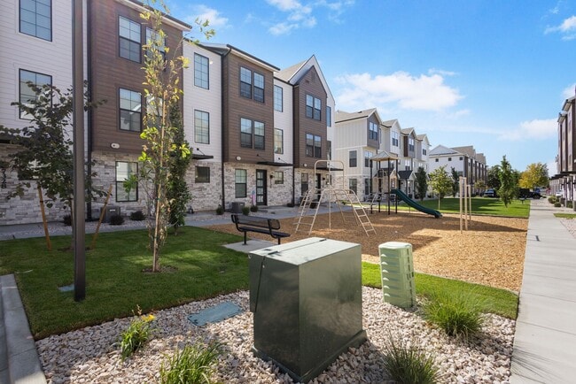 Building Photo - 384 Chadam Way