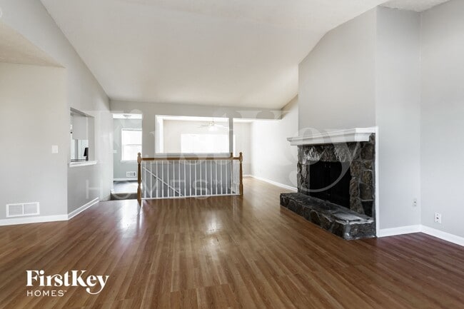 Foto del edificio - 334 Spring Ridge Dr