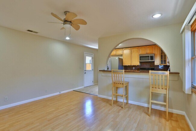Building Photo - 1358 Windermere Ave