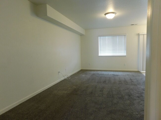 Building Photo - 654 Trinity Way
