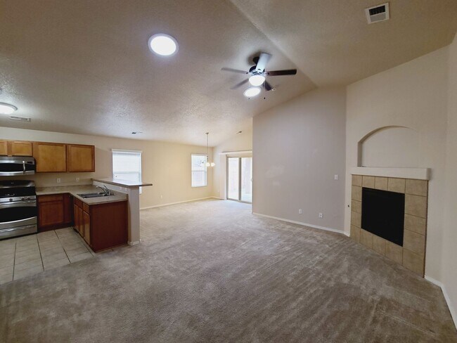 Building Photo - Charming 3 bedroom, 2 bathroom home locate...