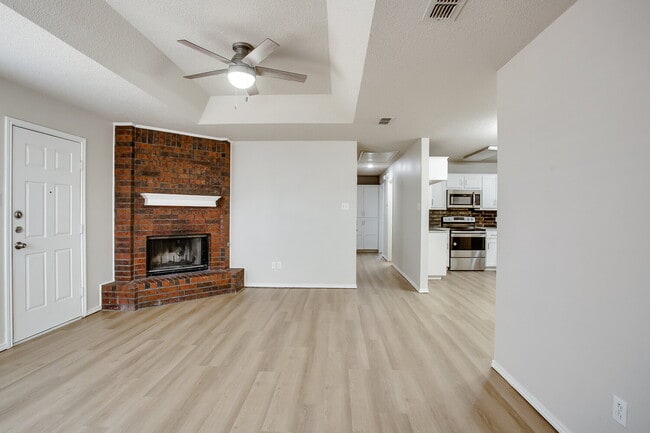 Building Photo - Freshly Updated 3/2/1 in Shadow Hills!