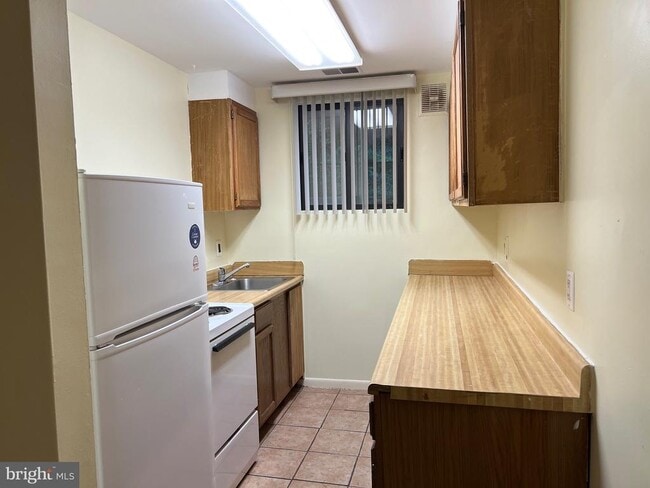 Building Photo - 707 Schindler Dr
