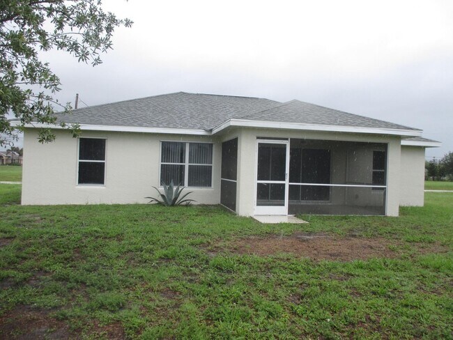 Building Photo - 3/2 with den and  new septic system!