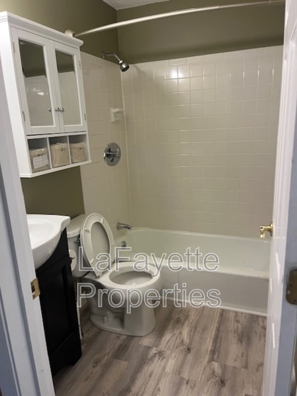 Foto del edificio - 10 Kenmar Dr