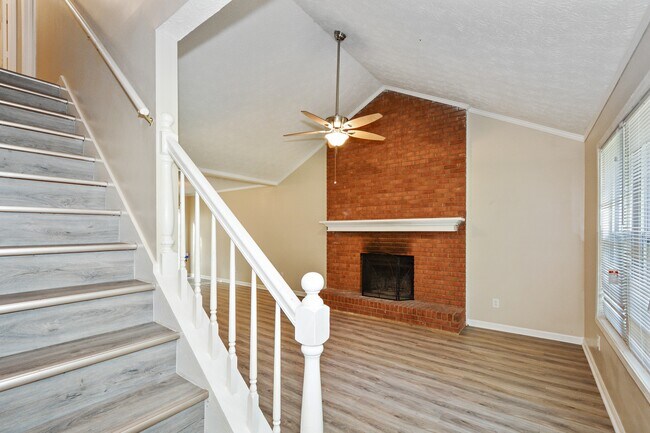 Building Photo - 2624 Country Trce SE