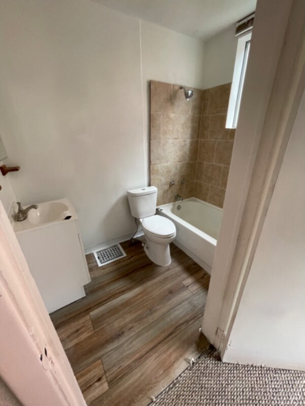 Building Photo - 1247 Leishman Ave