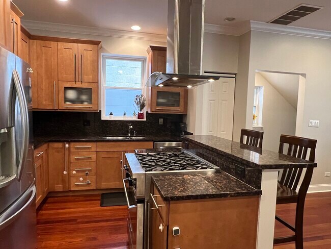 Foto del edificio - 2424 N Southport Ave