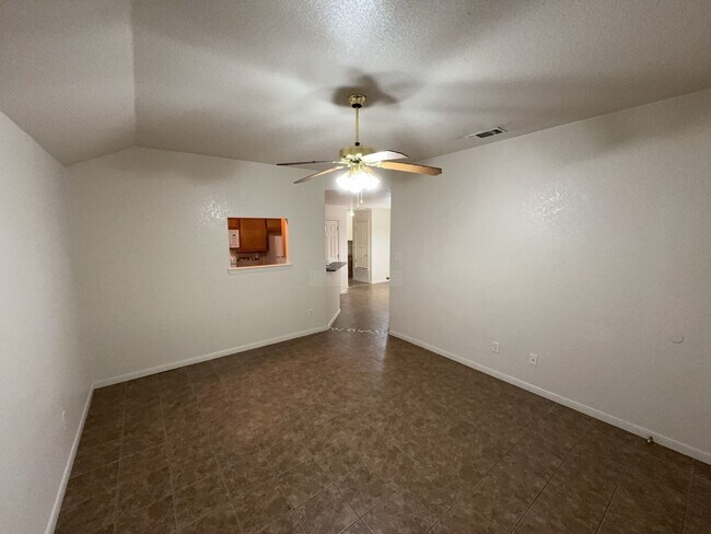 Building Photo - 1107 Cinch Dr