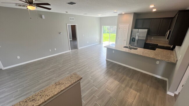 Foto del edificio - Beautiful 3 Bedroom, 2 Bathroom Home in Pa...
