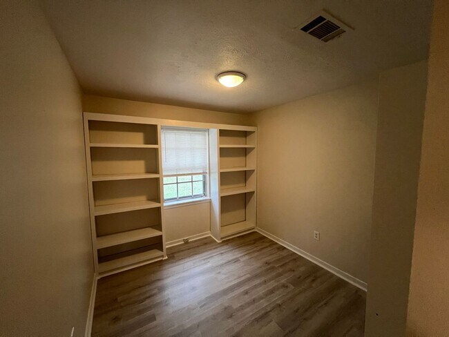 Building Photo - 1210 Greenbriar St