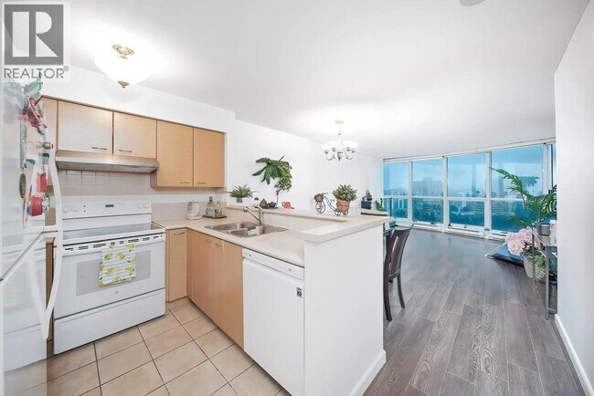 Photo du bâtiment - 6088-6088 Willingdon Ave