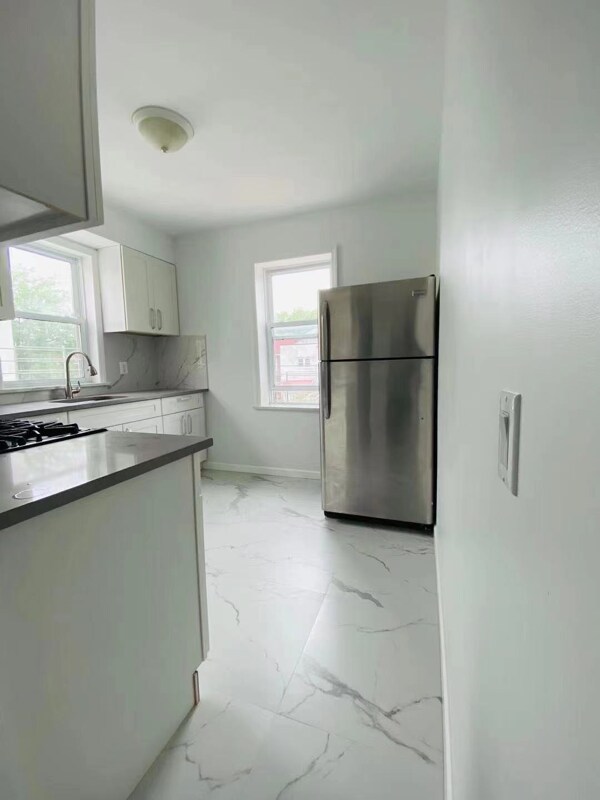 Building Photo - 1664 E 32nd St