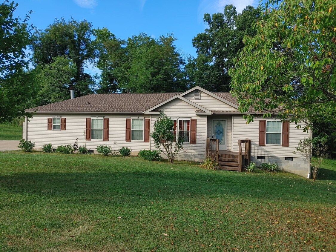 Primary Photo - Country Charm with City Convenience