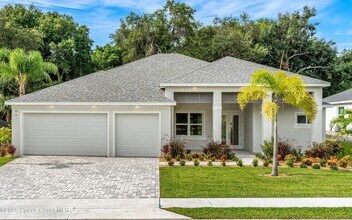 Building Photo - 35 Loch Ness Dr