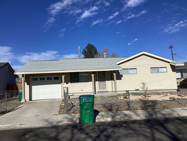 Foto del edificio - 3 Bedroom, 2 Bathroom Home in Northwest Reno