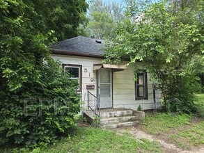 Building Photo - 519 Adams St